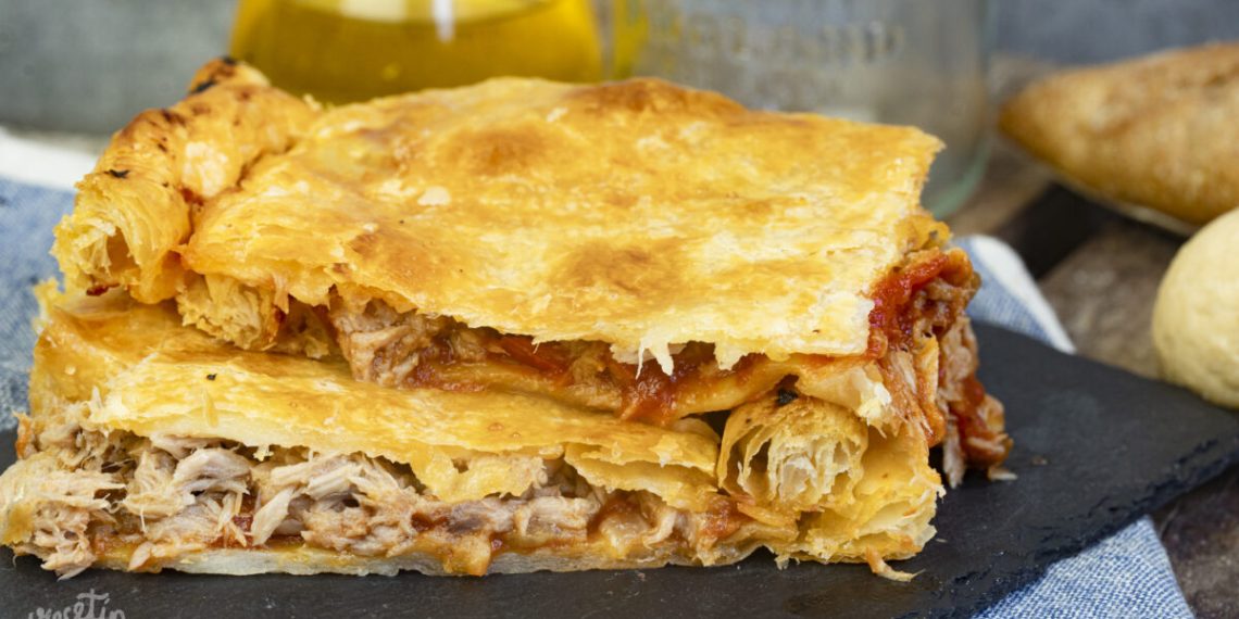 Empanada de salmón en lata fácil y sabrosa: receta casera económica