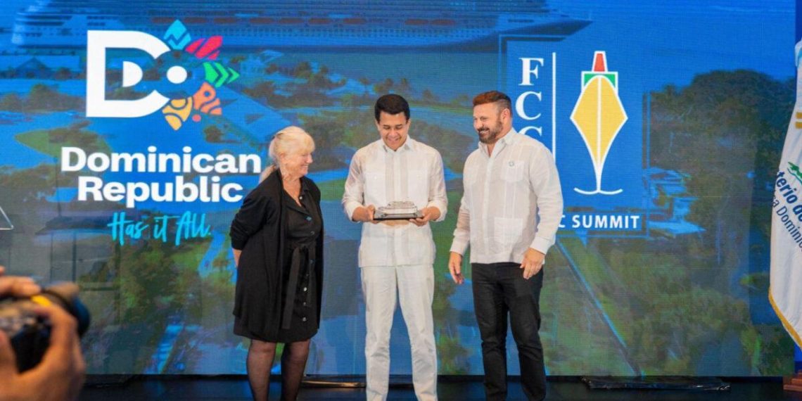 Reconocimiento al liderazgo de David Collado en la industria de cruceros de República Dominicana: impacto turístico y crecimiento portuario