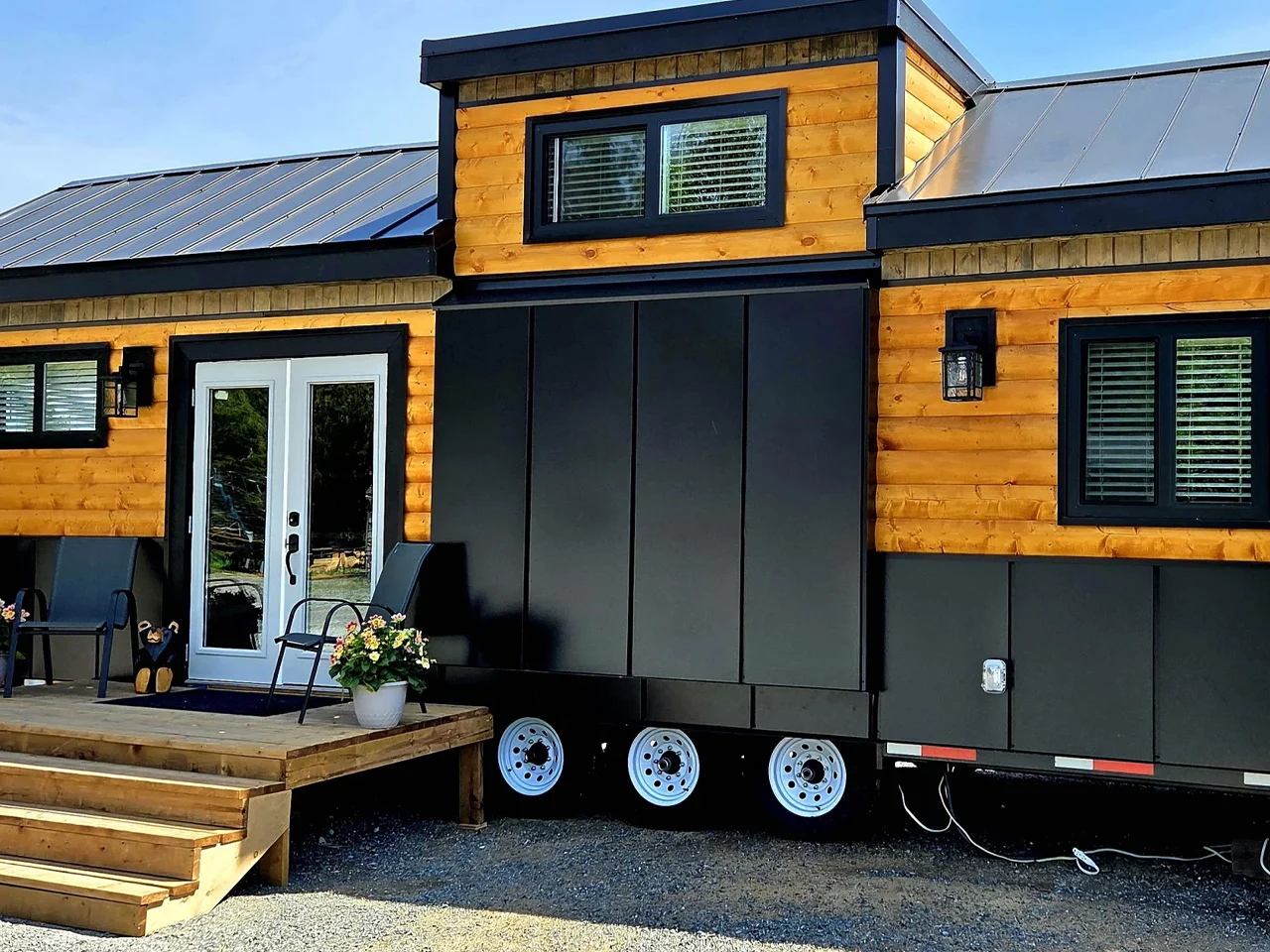 Découvrez le Berenstein Bear : La Tiny Home Étonnamment Spacieuse aux Allures de Cabane en Bois !