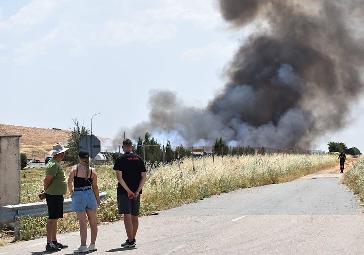 Incendie spectaculaire maîtrisé au Centre de Traitement de Résidus de Gomecello : intervention et sécurité renforcée - plare. Incendie spectaculaire maîtrisé au Centre de Traitement de Résidus de Gomecello : intervention et sécurité renforcée