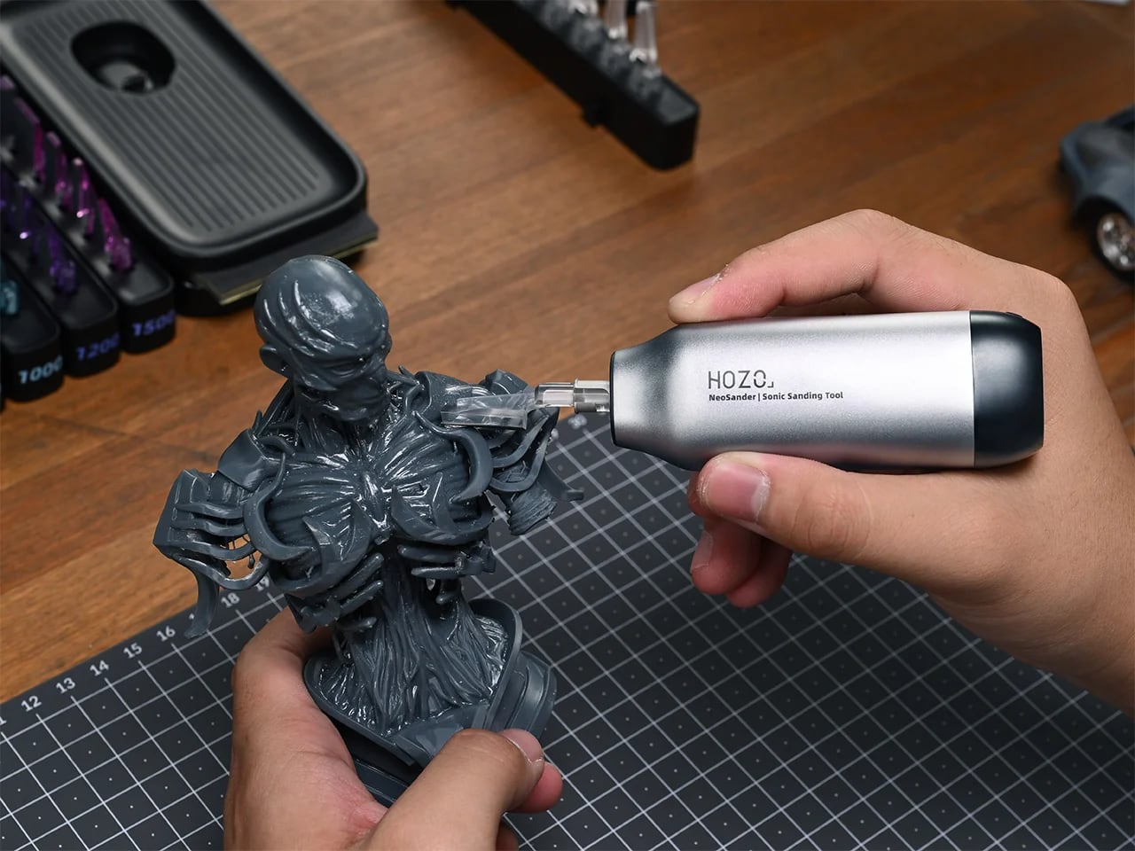 Cet outil de découpe ultrasonique vibre 40 000 fois par seconde pour une finition plus propre des impressions 3D, et il est en promo