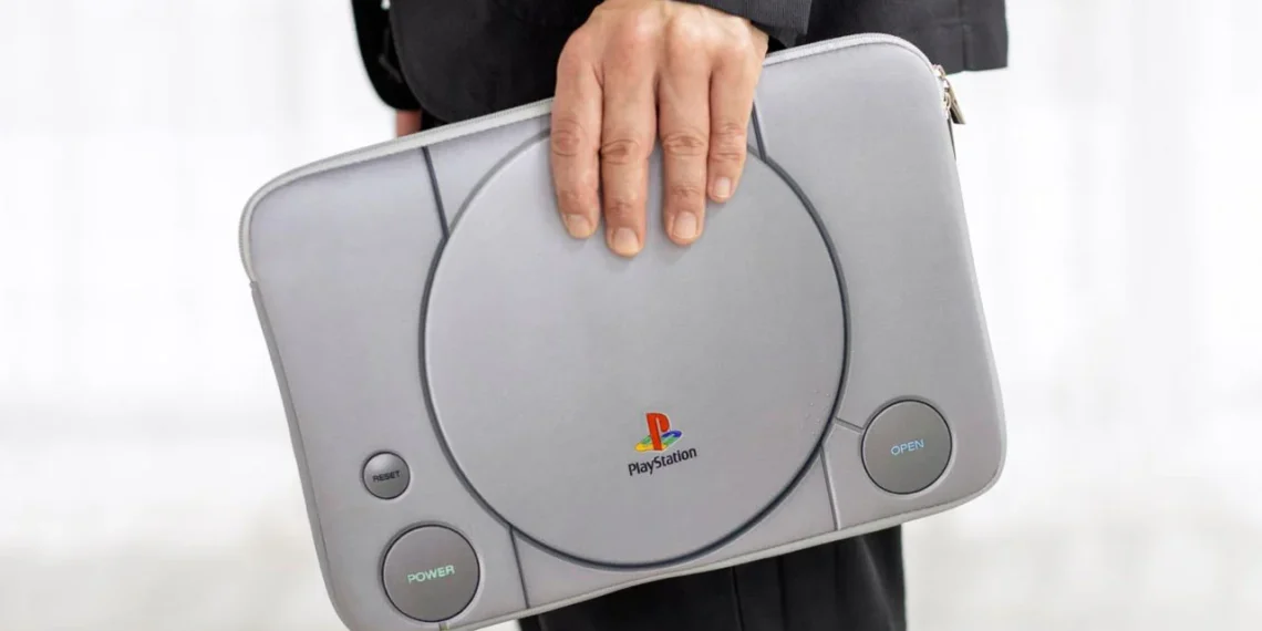 Sony relance la PlayStation originale avec une housse coussin pour laptop et tablette à environ 45 € - plare. Sony relance la PlayStation originale avec une housse coussin pour laptop et tablette à environ 45 €