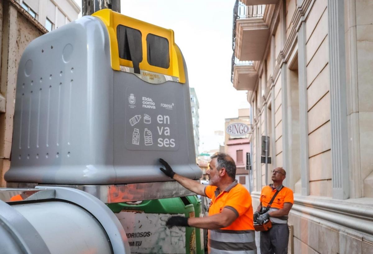 Elda modernise ses îlots de recyclage avec plus de 400 nouveaux conteneurs
