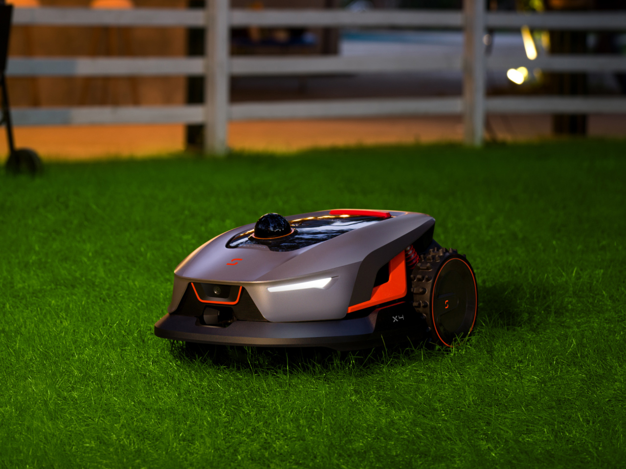 Sunseeker primée : robot tondeuse sans fil périphérique capable d’entretenir un terrain de football