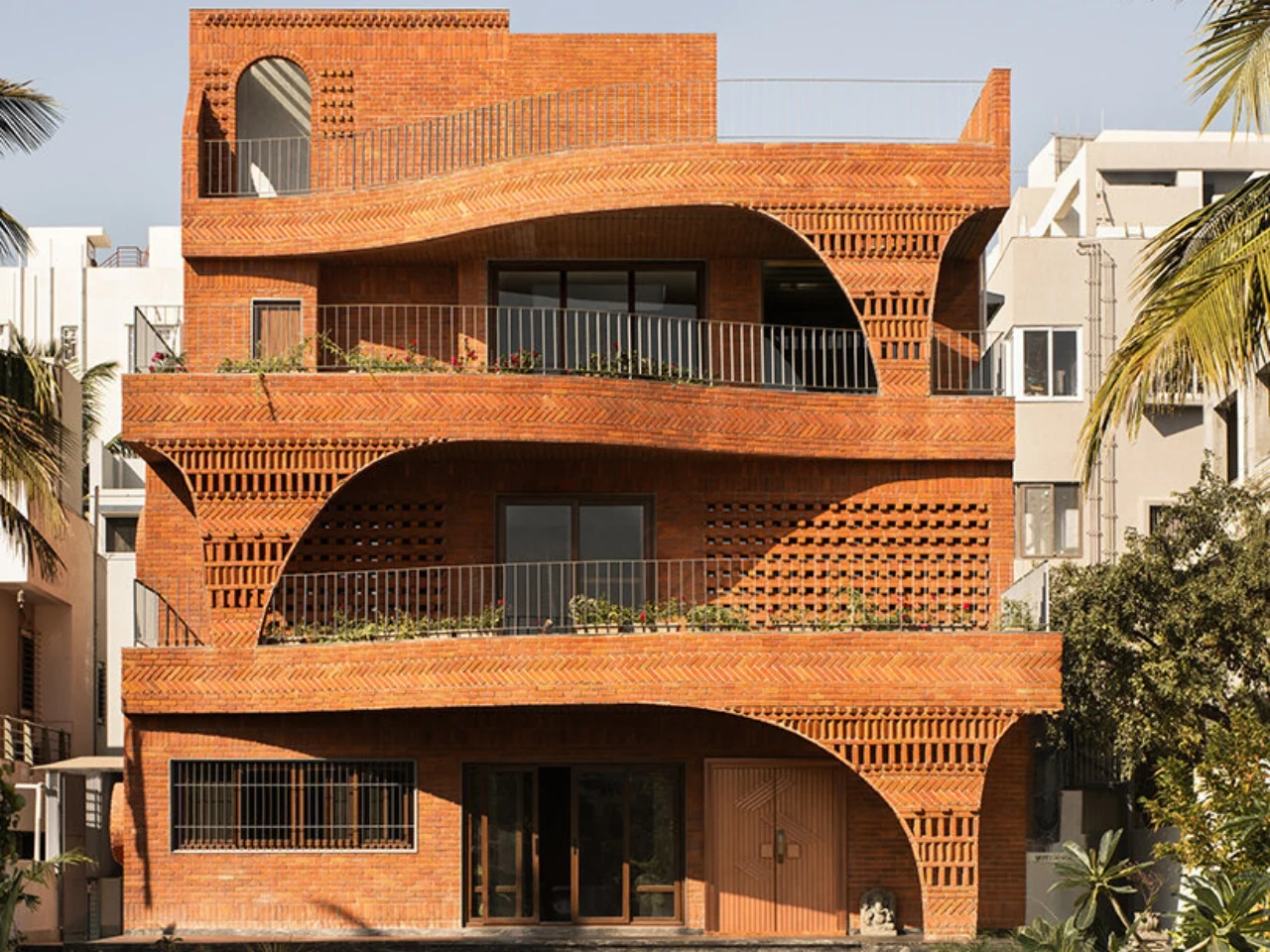 India’s Anthill House : maison écologique sans climatisation qui reste fraîche naturellement
