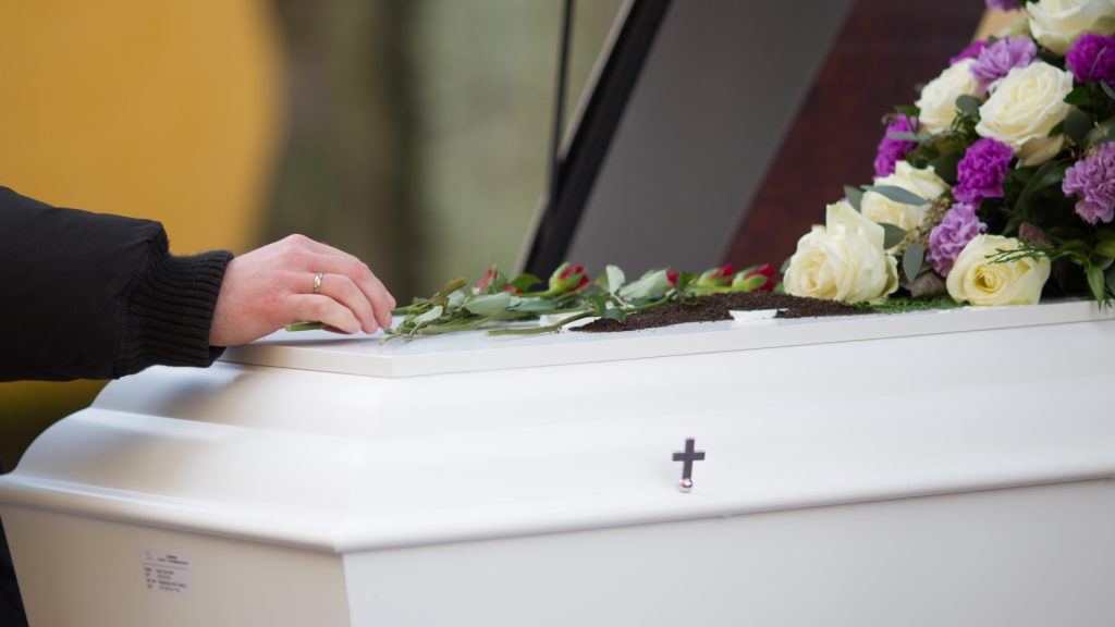 Organiser une cérémonie personnalisée pour rendre hommage à un être cher - plare. b2738036f104bfa027d248499e80ef70 - plare.