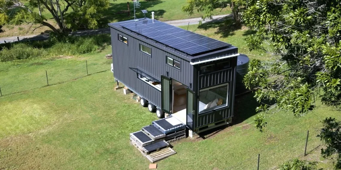 Tiny house de 27,5 pieds avec deux lofts et zéro compromis : prix en euros, aménagement optimisé - plare. Tiny house de 27,5 pieds avec deux lofts et zéro compromis : prix en euros, aménagement optimisé