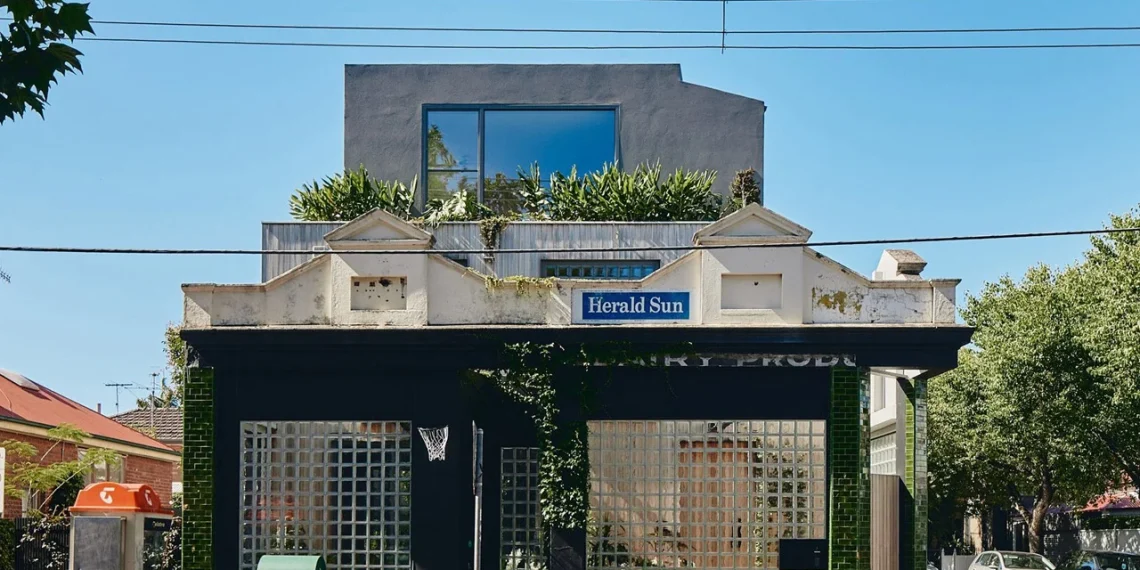 Melbourne : cette ancienne épicerie d’angle de 1910 devient une maison de trois étages avec jardin en façade - plare. Melbourne : cette ancienne épicerie d’angle de 1910 devient une maison de trois étages avec jardin en façade