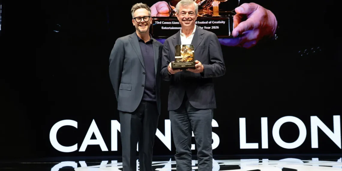 Eddy Cue reçoit le prix Entertainment Person of the Year au Cannes Lions et célèbre l’innovation média d’Apple - plare. Eddy Cue reçoit le prix Entertainment Person of the Year au Cannes Lions et célèbre l’innovation média d’Apple
