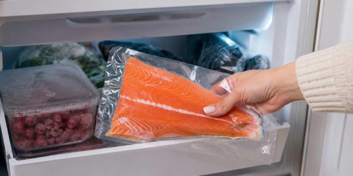 Migration silencieuse du plastique au poisson dans le frigo : comment les emballages alimentaires libèrent des substances chimiques - plare. Migration silencieuse du plastique au poisson dans le frigo : comment les emballages alimentaires libèrent des substances chimiques