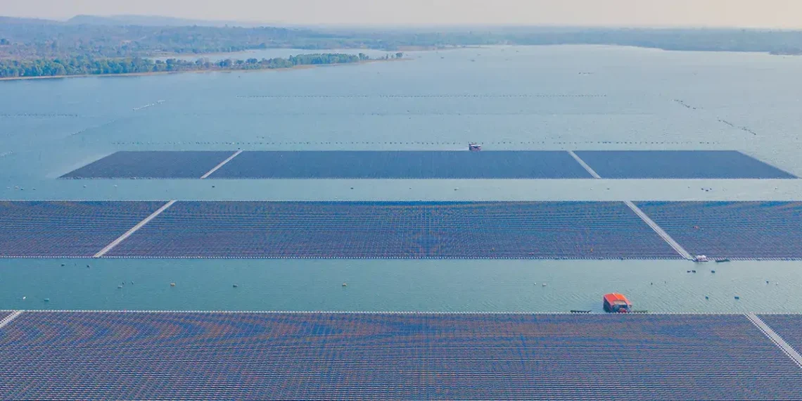 Guía completa de la energía solar flotante : estándares, funcionamiento y ventajas clave - plare. Guía completa de la energía solar flotante : estándares, funcionamiento y ventajas clave