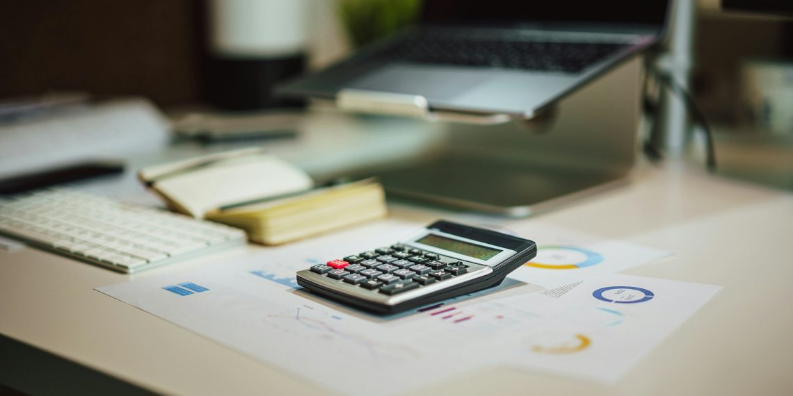 Comment utiliser le simulateur TMI de Centenaire.org pour optimiser votre économie d&rsquo;impôts ?