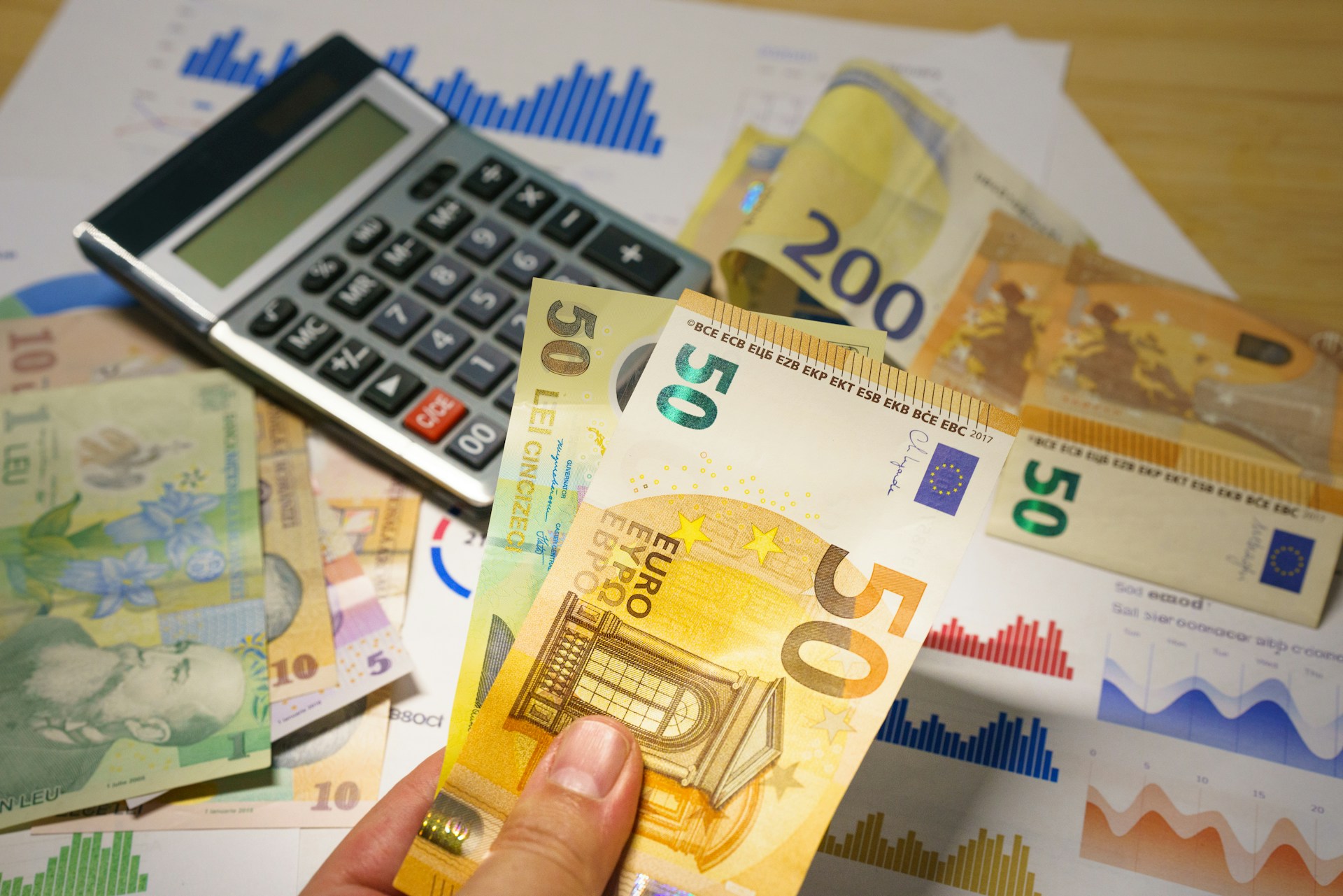 Comprendre la conversion de 2 200 USD en euros : quel montant net attendre ? - plare. Comprendre la conversion de 2 200 USD en euros : quel montant net attendre ?