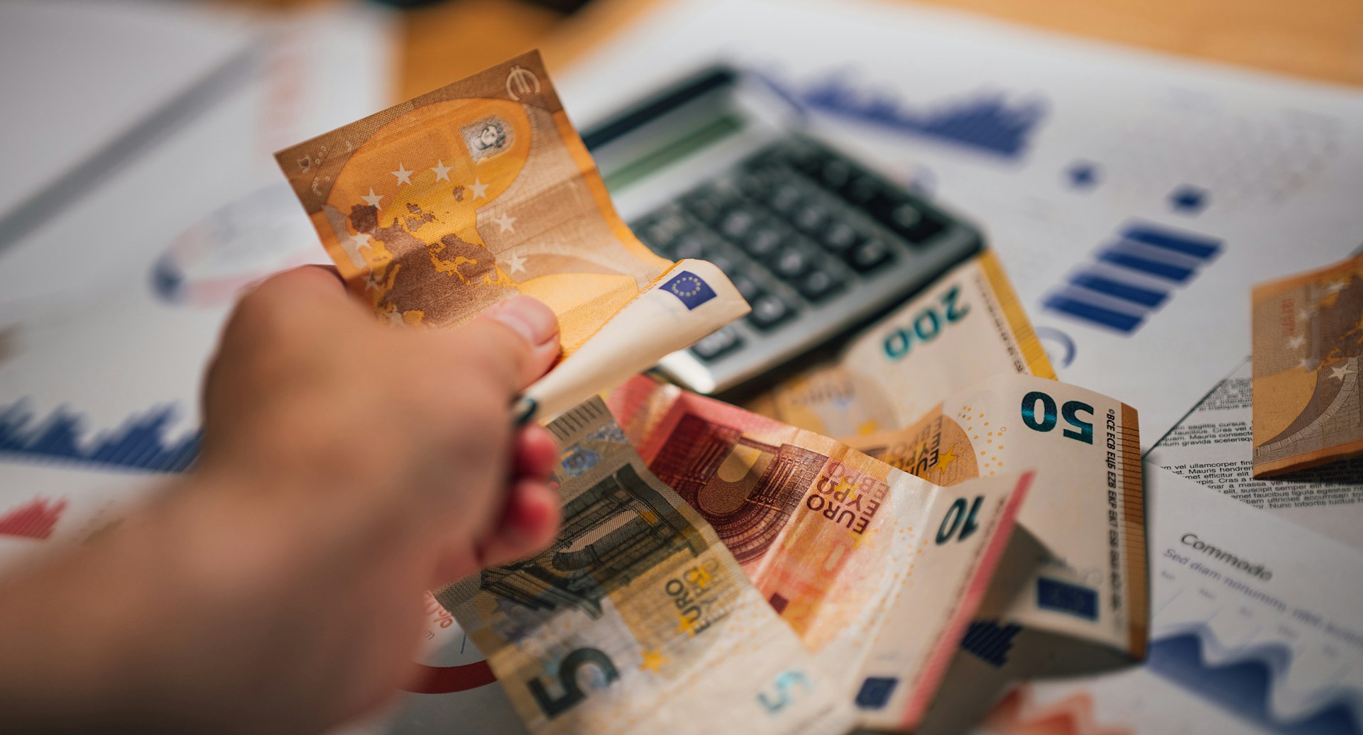 Calculez la différence entre 1800 brut et net : combien cela revient-il en euros ? - plare. Calculez la différence entre 1800 brut et net : combien cela revient-il en euros ?