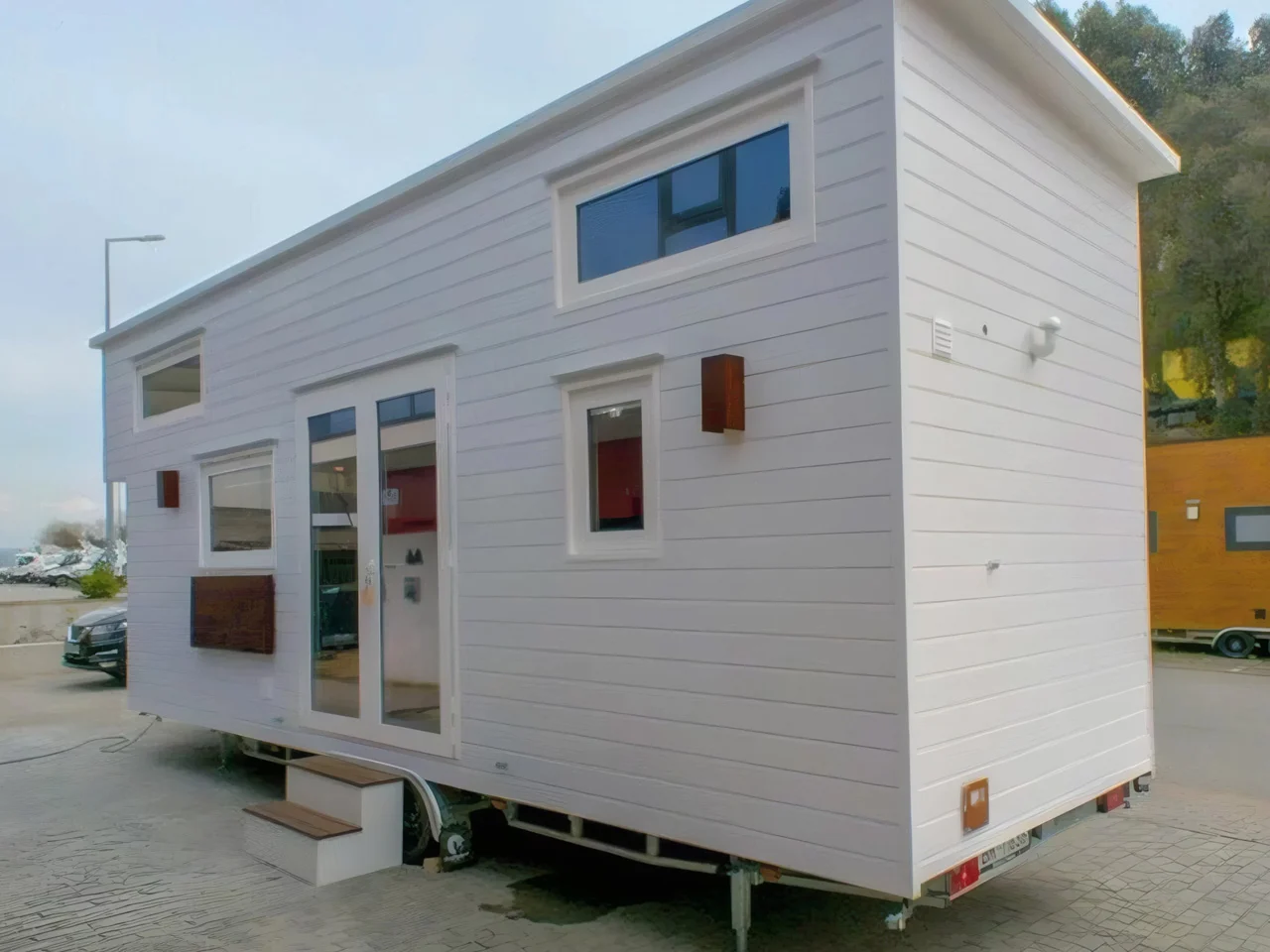 Cette tiny house de moins de 36 m² accueille six personnes et affiche un design bluffant