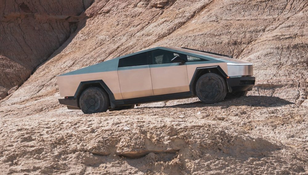 Tesla Cybertruck : la fonctionnalité Summon débarque enfin pour une conduite autonome améliorée - plare. Tesla Cybertruck : la fonctionnalité Summon débarque enfin pour une conduite autonome améliorée