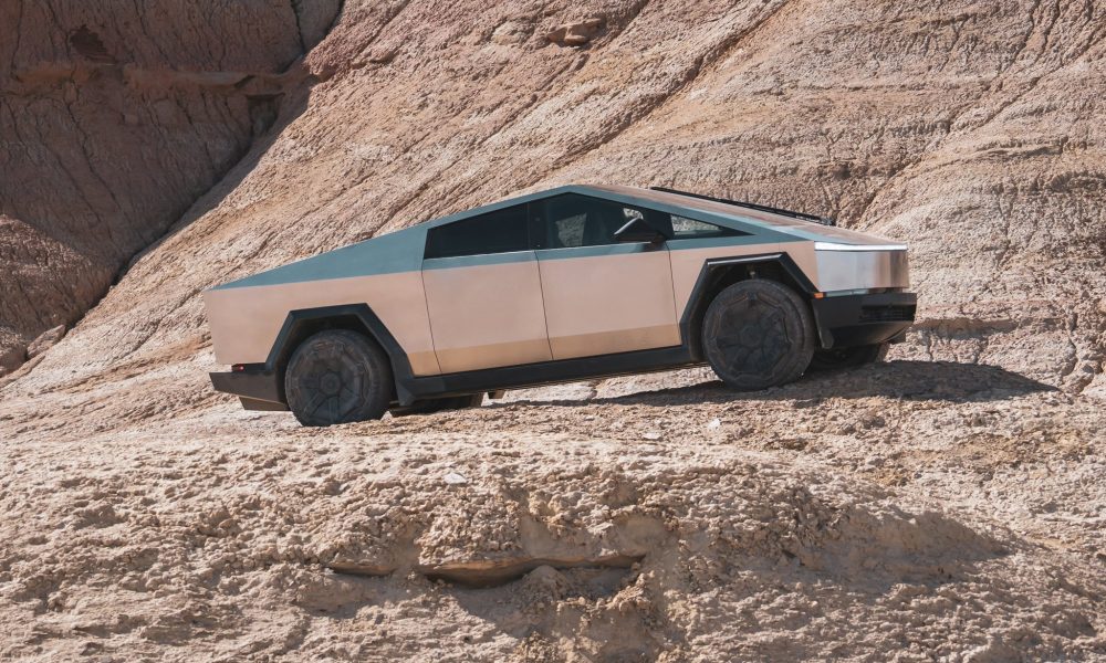 Tesla Cybertruck : la fonctionnalité Summon débarque enfin pour une conduite autonome améliorée