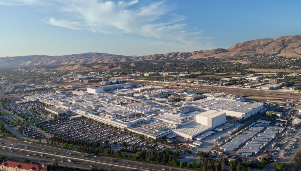 Tesla : les livraisons dopent les attentes de Wall Street sur le titre - plare. Tesla : Wall Street revoit à la hausse les prévisions de livraisons et booste le titre en Bourse