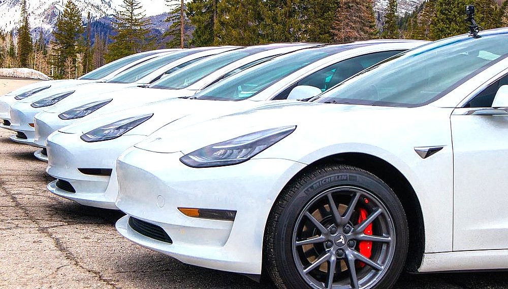 Tesla Full Self-Driving v14 Lite : nouvelles fonctionnalités et capacités clés