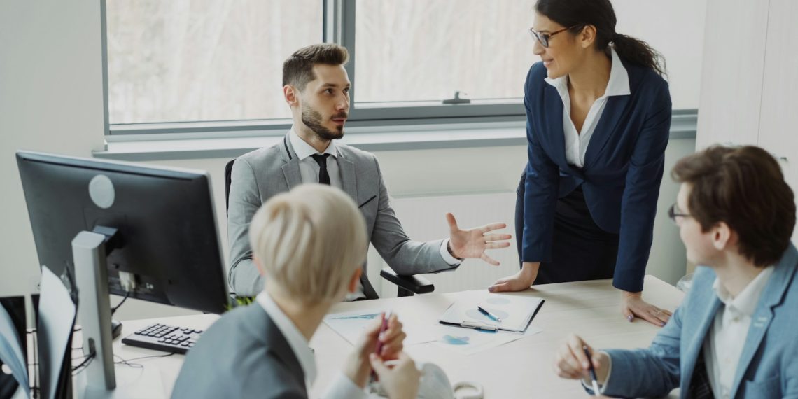 Compliance staffing agency : les services clés pour assurer votre conformité et performance