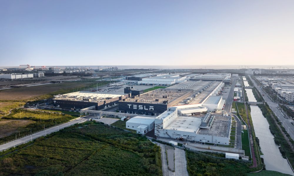 Tesla : Elon Musk dément une rumeur absurde sur la Gigafactory Shanghai