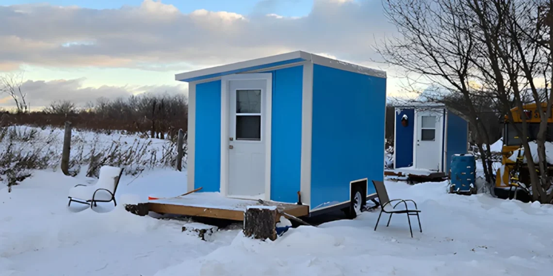 Tiny house de 4,5 m² par une association canadienne : l’abri minimaliste réduit à sa forme la plus pure - plare. Tiny house de 4,5 m² par une association canadienne : l’abri minimaliste réduit à sa forme la plus pure