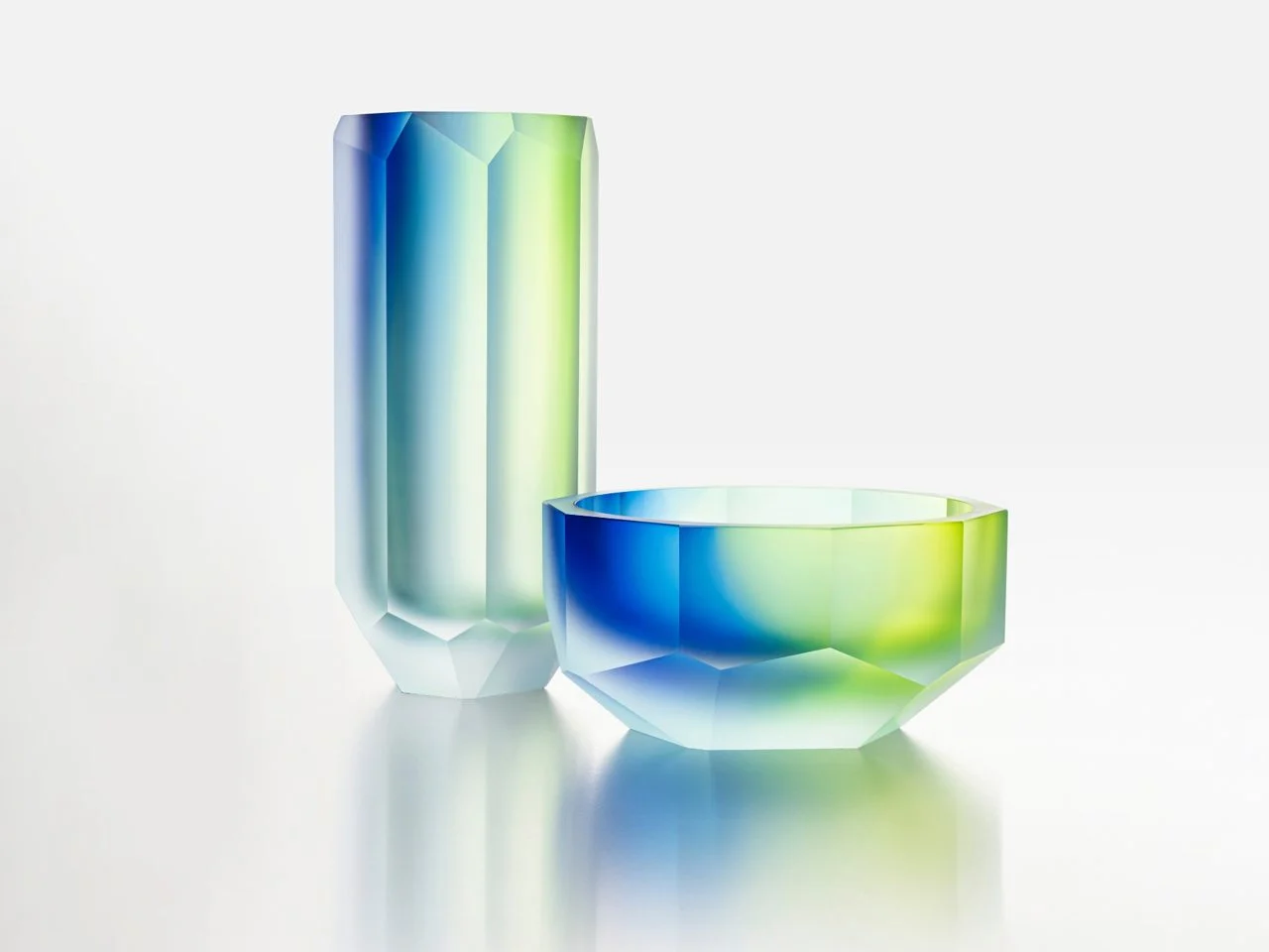 Moser réinvente le cristal de luxe avec Aura, une collection inspirée des Northern Lights