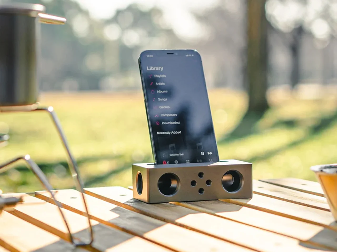 Cette enceinte à 156 euros sans batterie amplifie pourtant votre iPhone - plare. Cette enceinte à 156 euros sans batterie amplifie pourtant votre iPhone
