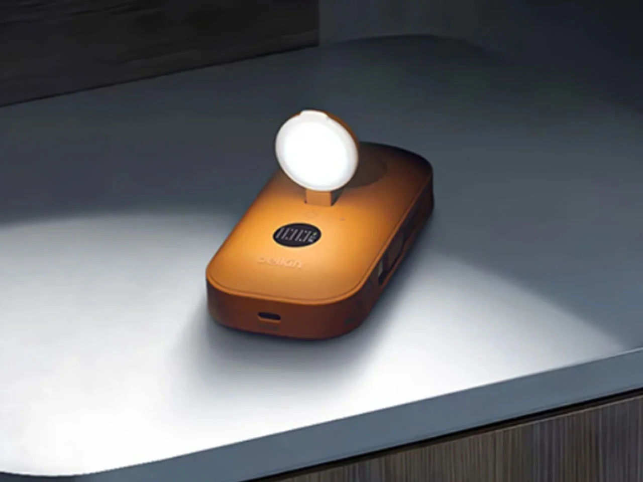 Batterie externe Belkin 10 000 mAh avec LED à détection de mouvement et sortie 45 W : un chargeur compact et malin