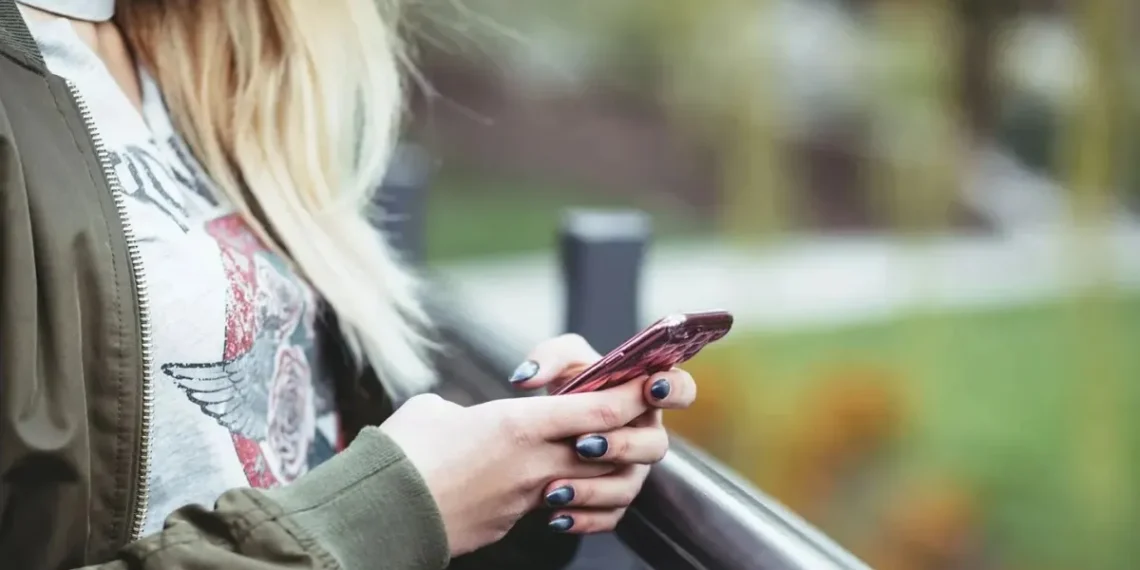 L’UE veut interdire les réseaux sociaux aux moins de 13 ans, avec un accès progressif ensuite - plare. L’UE veut interdire les réseaux sociaux aux moins de 13 ans, avec un accès progressif ensuite