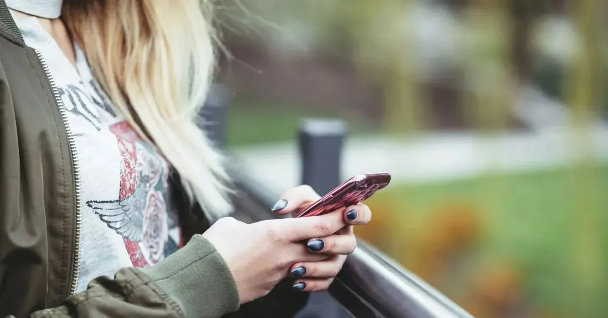 L’UE veut interdire les réseaux sociaux aux moins de 13 ans, avec un accès progressif ensuite - plare. L’UE veut interdire les réseaux sociaux aux moins de 13 ans, avec un accès progressif ensuite