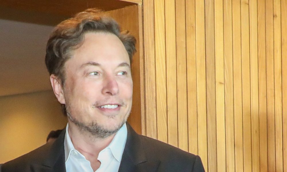 Elon Musk reconnaît s’être trompé sur Anthropic, un aveu fort pour l’IA