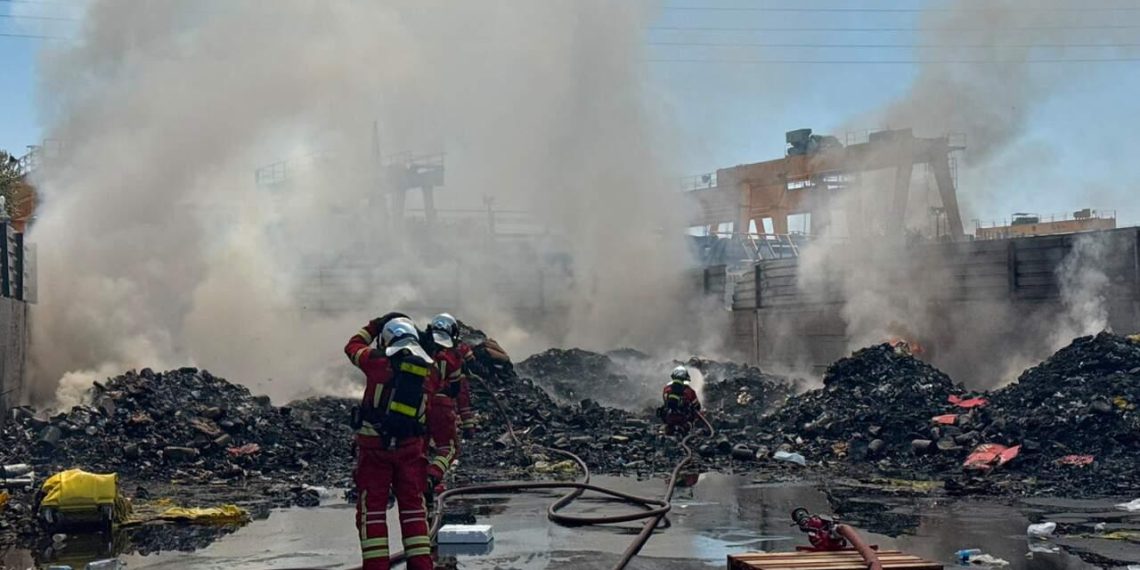 Loeches : un spectaculaire incendie maîtrisé à l’extérieur d’une usine de recyclage