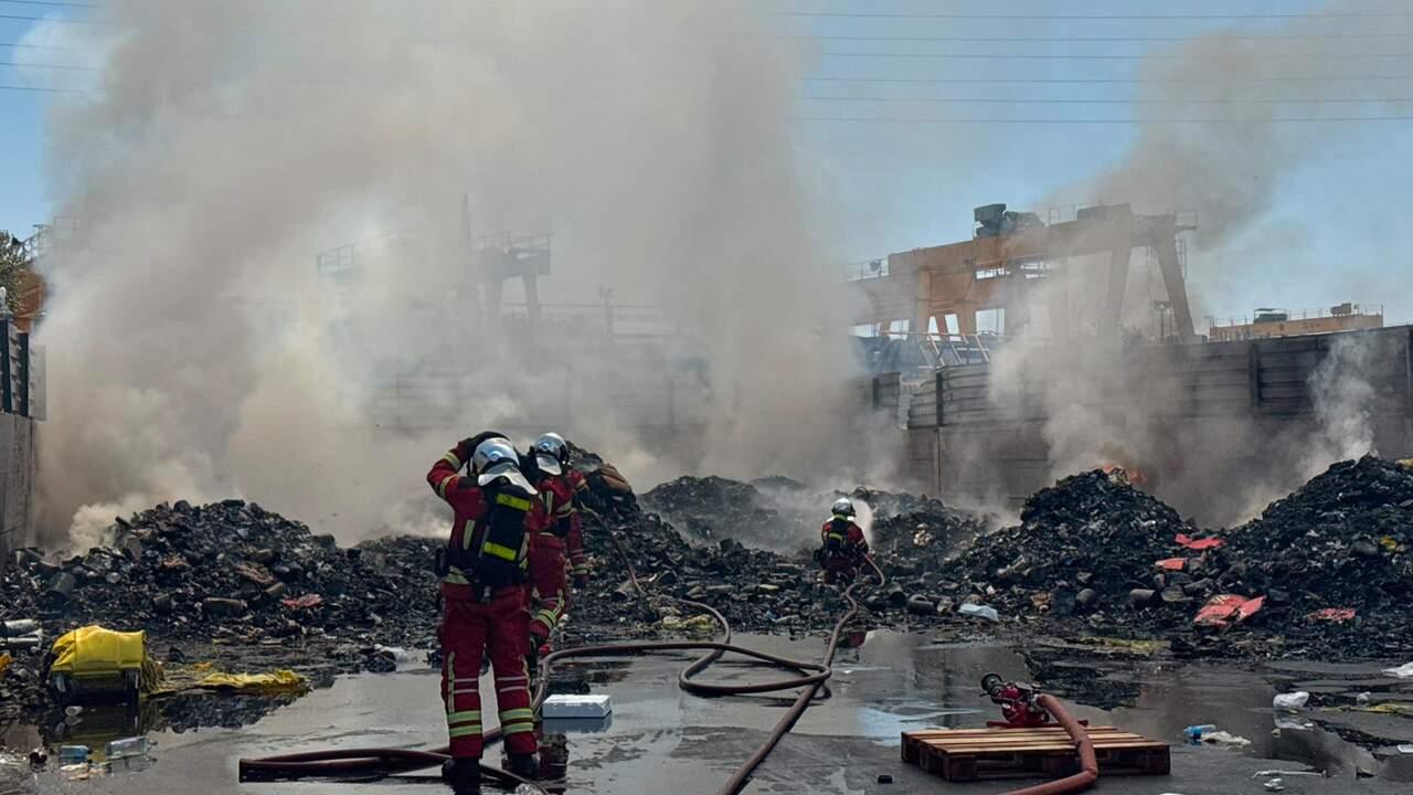 Loeches : un spectaculaire incendie maîtrisé à l’extérieur d’une usine de recyclage
