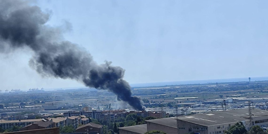 Incendie dans une usine de recyclage à Sant Boi : vive inquiétude dans la zone industrielle - plare. Incendie dans une usine de recyclage à Sant Boi : vive inquiétude dans la zone industrielle