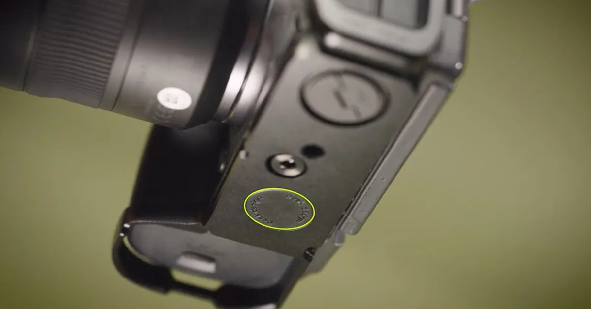 Voici comment glisser un AirTag sur votre appareil photo en toute discrétion - plare. Voici comment glisser un AirTag sur votre appareil photo en toute discrétion