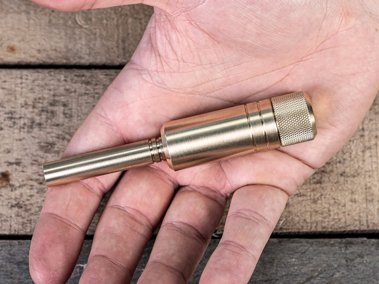 Piston fidget en laiton ultra-silencieux : une précision extrême où l’air devient ressort