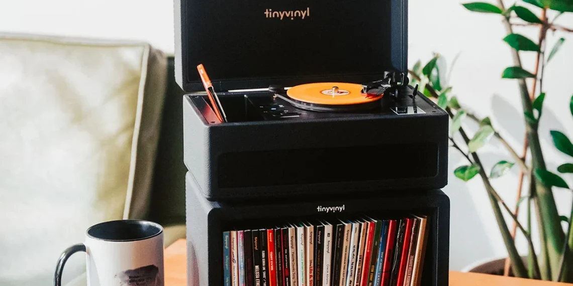 La platine vinyle Tiny Vinyl à 44 € rend les mini vinyles plus accessibles - plare. La platine vinyle Tiny Vinyl à 44 € rend les mini vinyles plus accessibles
