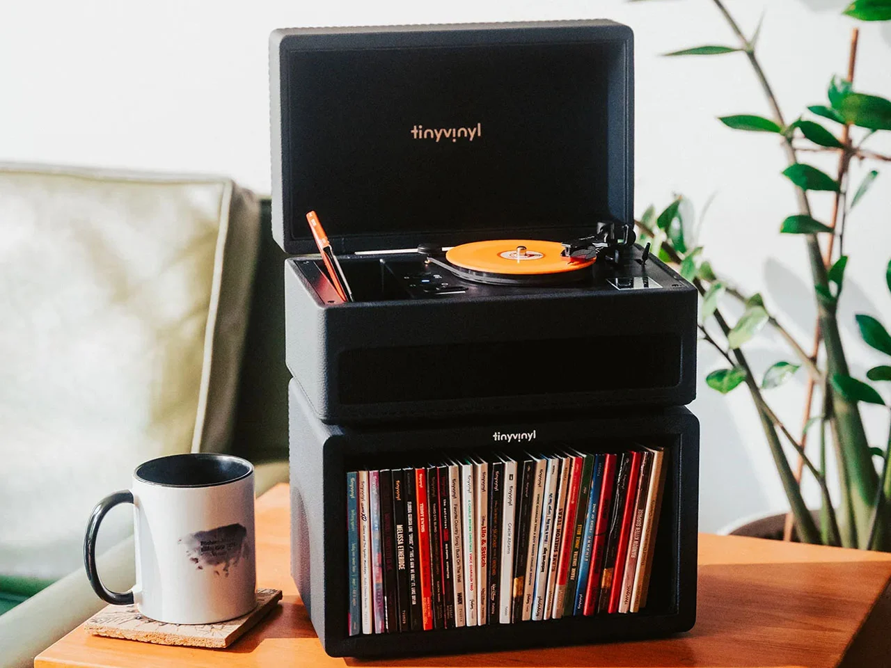 La platine vinyle Tiny Vinyl à 44 € rend les mini vinyles plus accessibles - plare. La platine vinyle Tiny Vinyl à 44 € rend les mini vinyles plus accessibles