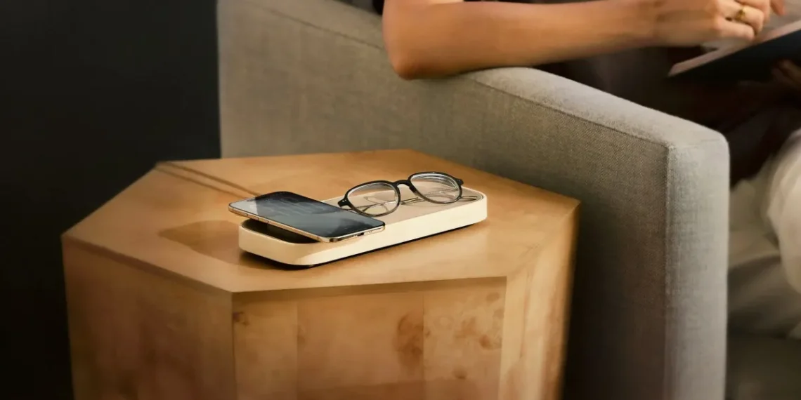 Twelve South lance un valet tray compact avec charge MagSafe 25 W pour iPhone et AirPods - plare. Twelve South lance un valet tray compact avec charge MagSafe 25 W pour iPhone et AirPods