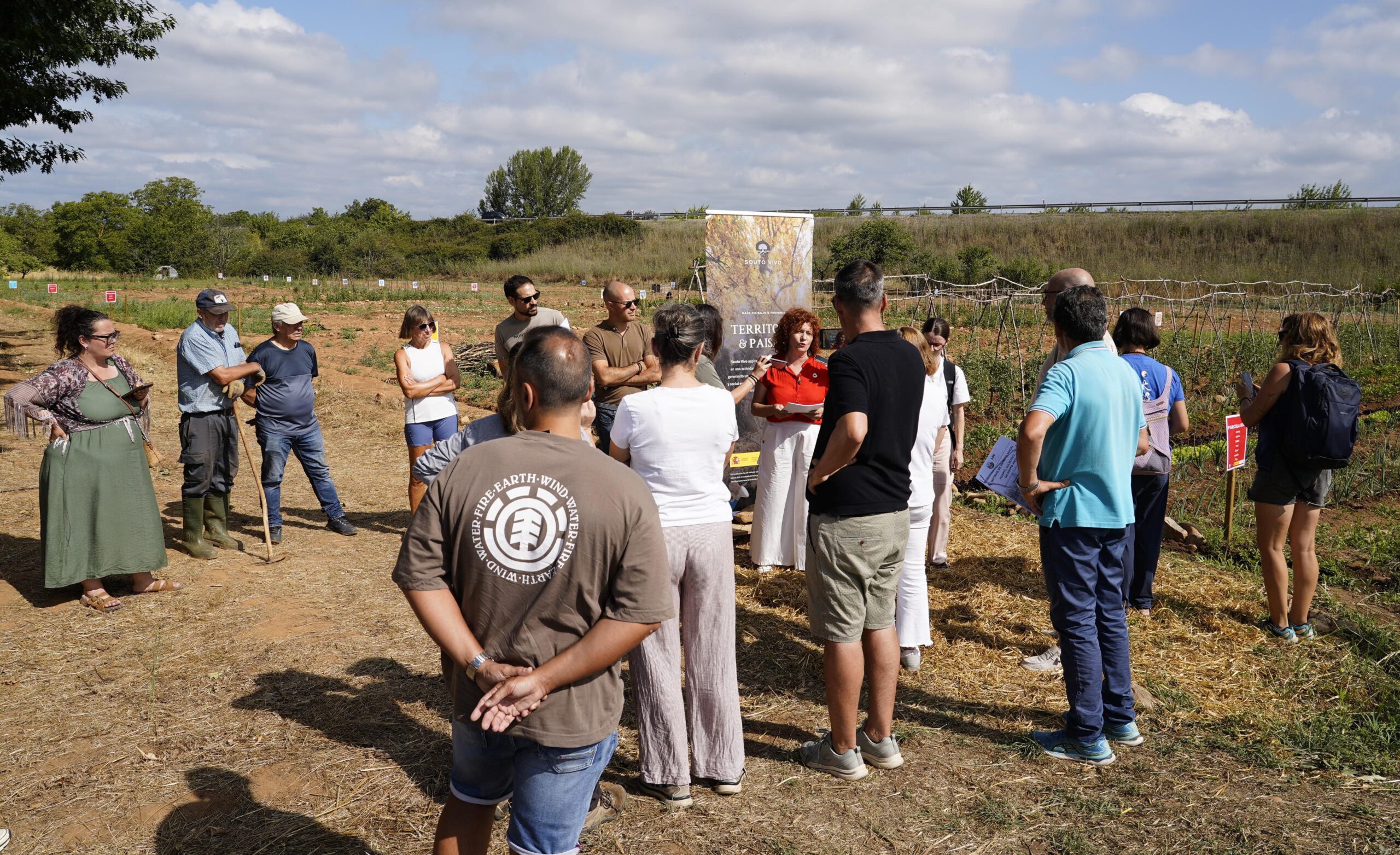 Huerto colectivo de agricultura regenerativa en El Bierzo para 65 personas : potager partagé écologique et expérience durable en euros