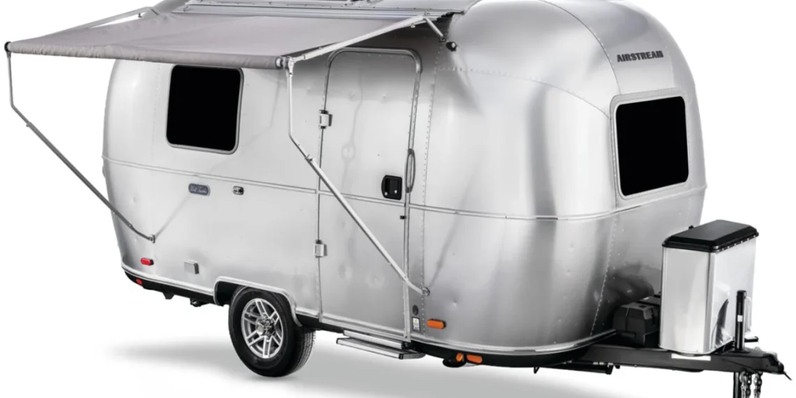 Airstream World Traveler 17RB à 55 969 € : le camping-car abordable idéal pour un premier voyage
