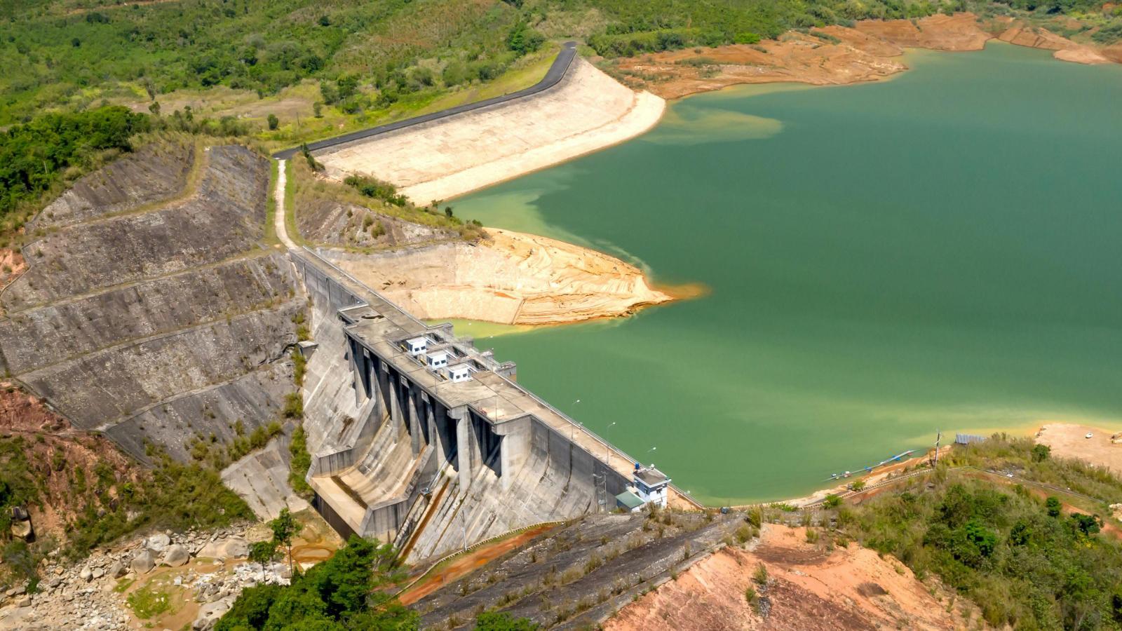 España accélère le stockage d’énergie avec 165 millions d’euros pour sept centrales de pompage-turbinage réversible
