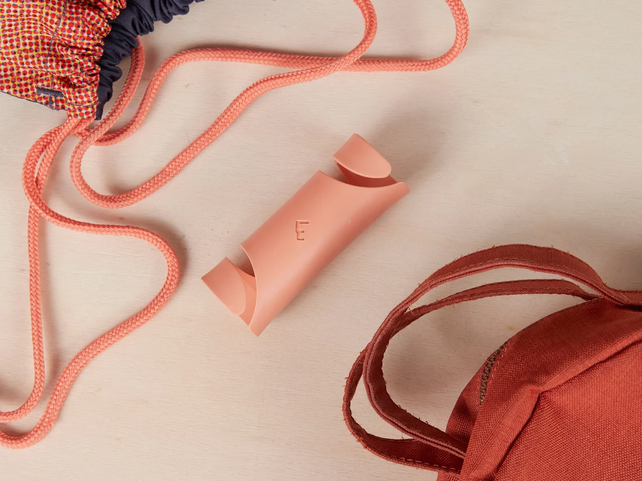 Le clip porte-clés qui transforme 4 sacs de courses en 1 : l’astuce pratique à adopter
