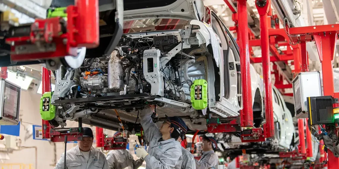 La voiture électrique s’impose en Europe : économies, fiabilité et percée des modèles chinois
