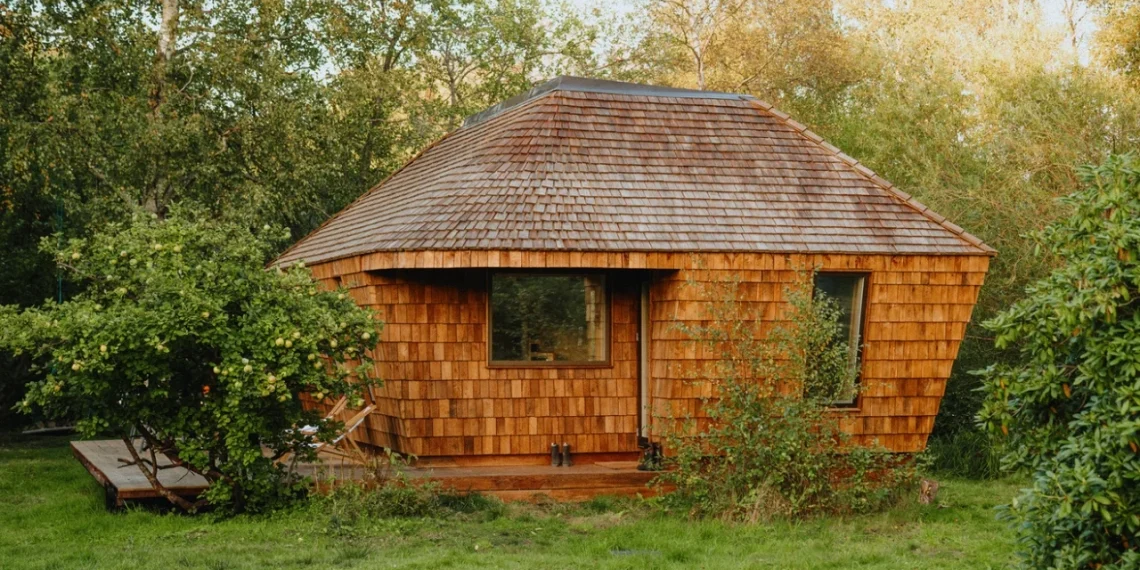 Une summerhouse de 35 m² inspirée d’un habitat spatial au design futuriste - plare. Une summerhouse de 35 m² inspirée d’un habitat spatial au design futuriste