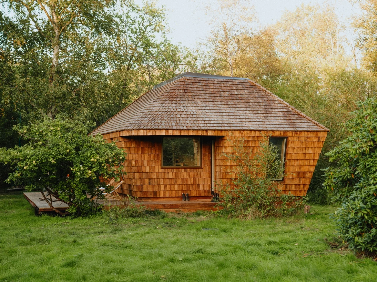 Une summerhouse de 35 m² inspirée d’un habitat spatial au design futuriste - plare. Une summerhouse de 35 m² inspirée d’un habitat spatial au design futuriste