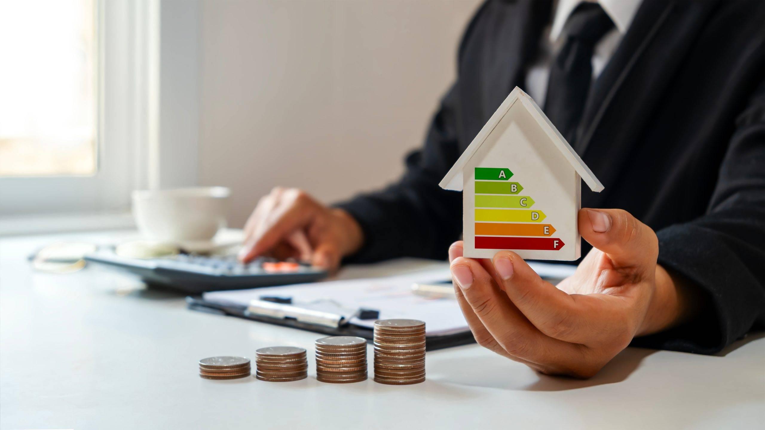 Efficacité énergétique des logements : l’UE durcit les règles, les citoyens s’engagent et les fonds publics sous surveillance