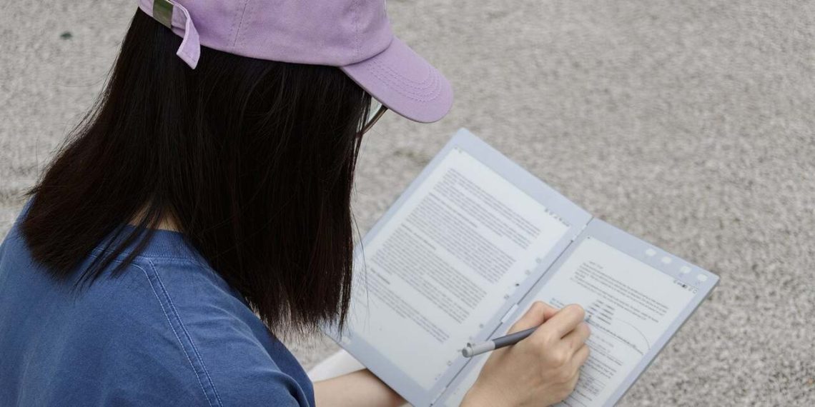 Inkleaf lance un carnet E Ink pliable à double écran pour lire et écrire en même temps - plare. Inkleaf lance un carnet E Ink pliable à double écran pour lire et écrire en même temps