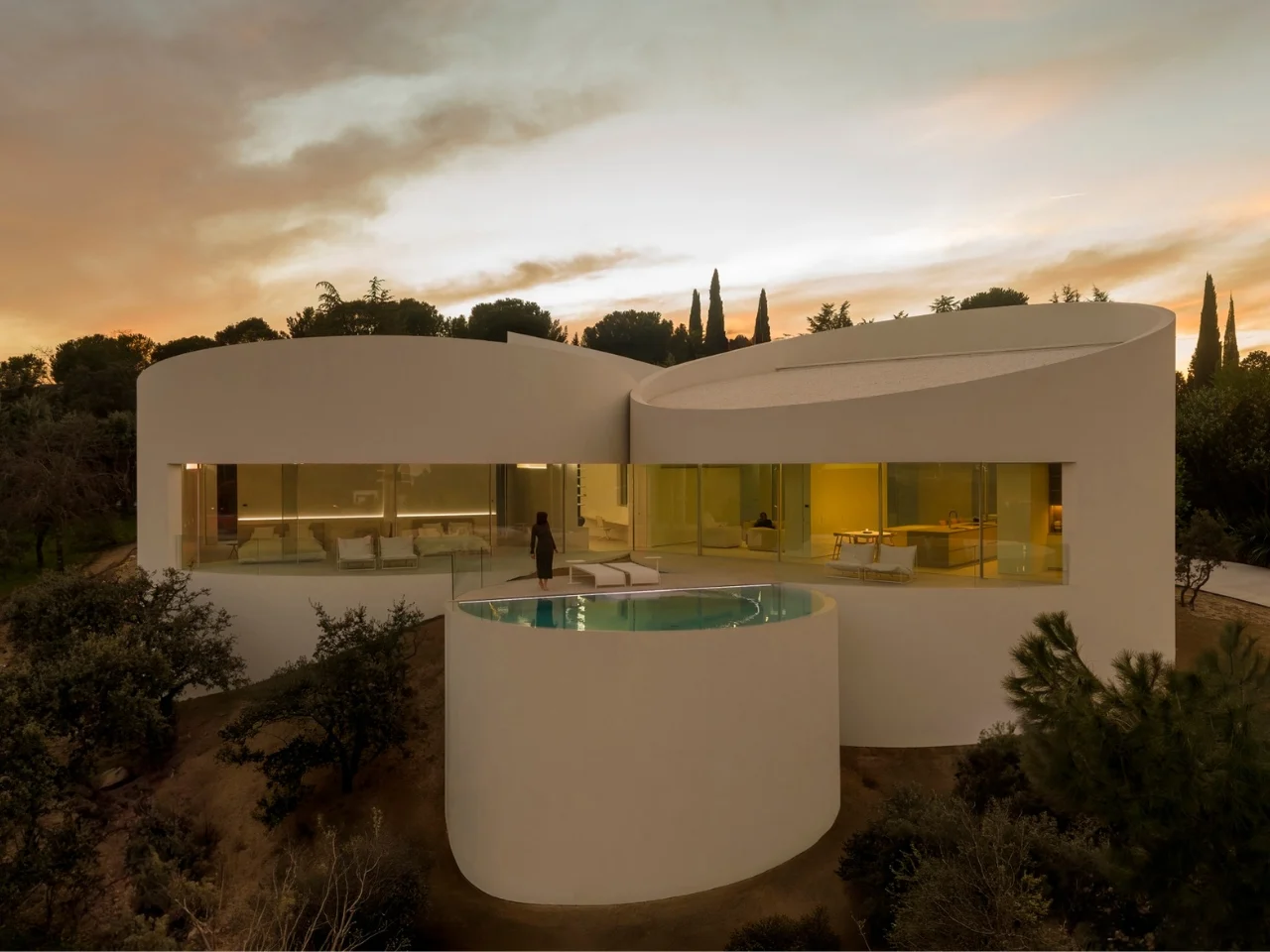 La maison de Madrid construite avec 5 cylindres imbriqués : design architectural unique